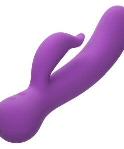 CALEXOTICS – FIRST TIME VIBRADOR COMPLACIENTE RECARGABLE MORADO - intimamenities.com